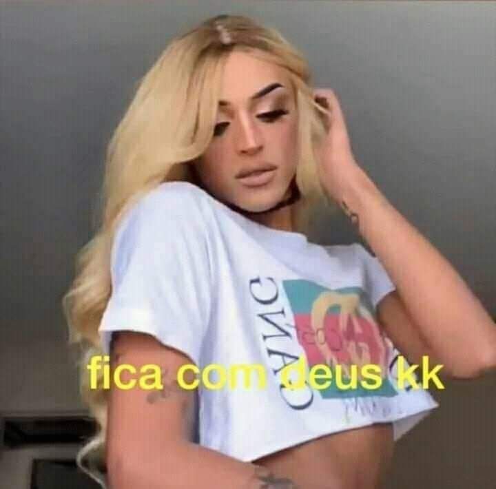 senhor criei uma conta no aqui só pra ver os tweets da doida da Karla Sofia kekekek