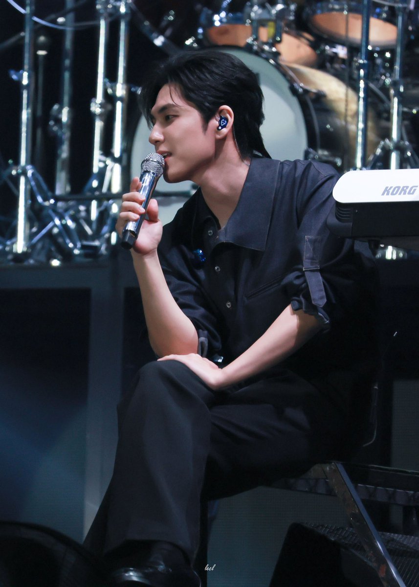 DoWonSunJaeYoun's tweet photo. THAT JAWLINE 😭😭😭 https://t.co/VIHDornNuj