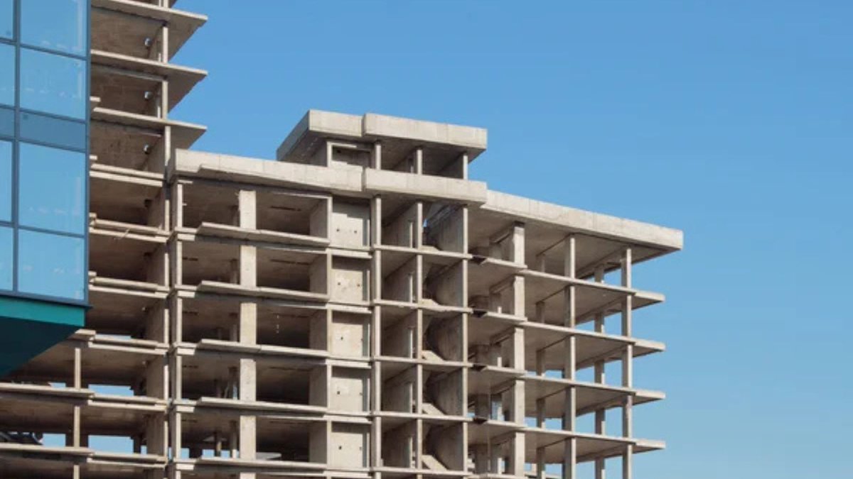 brewerusa6's tweet image. Flatwork in construction is crucial for creating smooth, level surfaces for foundations, flooring, and pavements. It ensures durability, safety, and aesthetic appeal.

brewer-usa.com/what-is-flatwo…

#Construction #Flatwork #BuildingEssentials #ConcreteWork #ConstructionTips #brewerusa