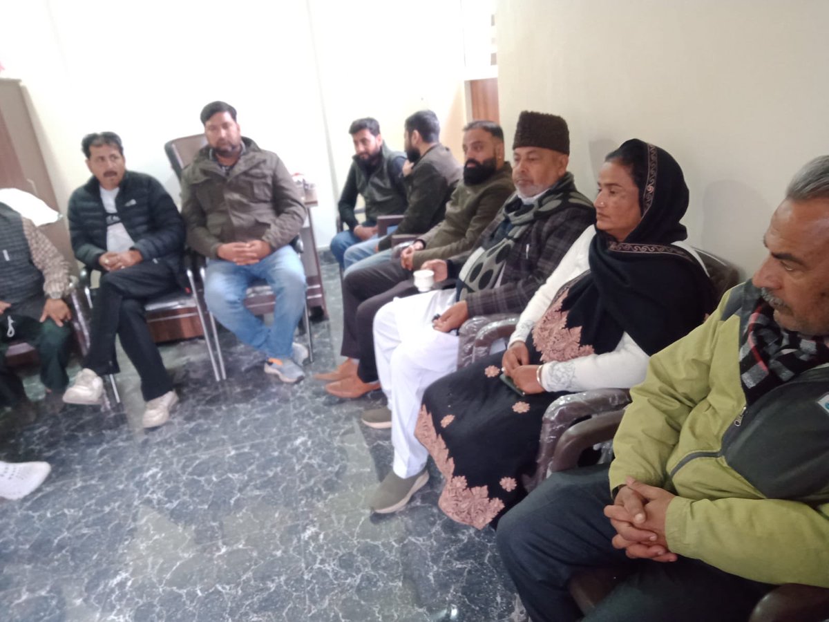 AdvDeepakAtri's tweet photo. Today Called on Janab Abdul Gani Malik, Zonal president Reasi-Udh along with District Prez Reasi Sh.Raj kumar Sharma and other party functionaries at my office chamber as District Secretary Reasi and has discussions on various burning issues. https://t.co/H0E1qN3Gmv