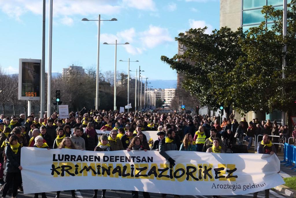 #AroztegiaGelditu
Milaka lagun Iruñea Aroztegiko proiektuaren aurkako oposizioaren kontrako errepresioa salatzeko