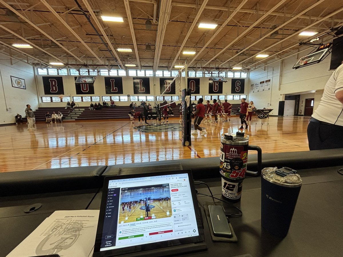 ChavesBrett's tweet photo. Double-Header Saturday!

@DeanAthletics is back in town for a Saturday show against @vtsujbadgers.

Join all the volleyball action on 88.3FM and https://t.co/IQ1olQwFHw! 

#WeAreDean https://t.co/L3AsVwMFrA