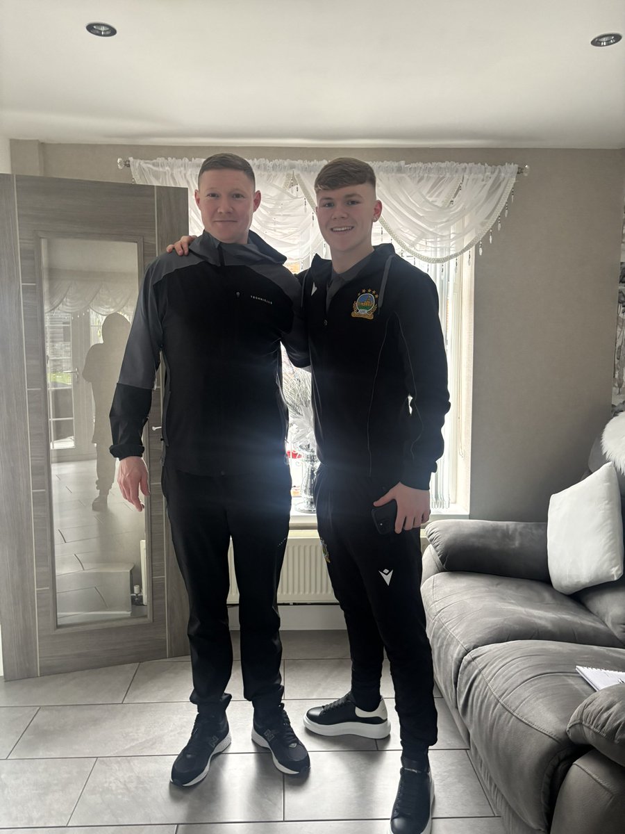MichaelNoxy's tweet photo. Good to have the big lad back 2day after a long 6 months out....
Up the road with 3 points 💪💙 https://t.co/Az7Hv9BpWR