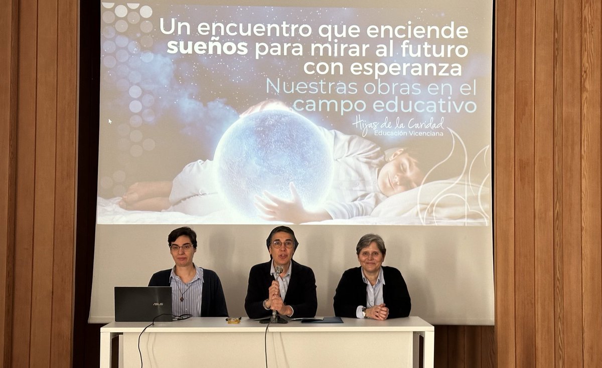 ¿Qué nos deparará el futuro? 🤔
Hoy nos reunimos en un #encuentro que enciende sueños 💭 para mirar al #futuro con #esperanza. 

Porque creemos que nuestras fortalezas y capacidad de comunicación nos ayudan a visualizar #retos y #misión.
#EducaciónVicenciana
#LoMásEnEducación