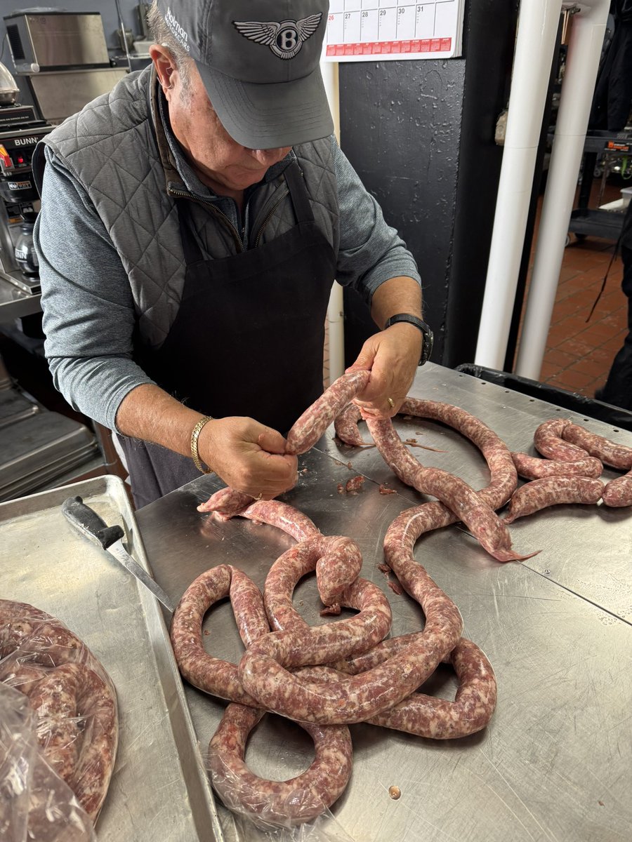 “Pauly and Giovanni are not actually going to personally make that sauce..”

Yes we are.

exploretock.com/tournedos-inn-…