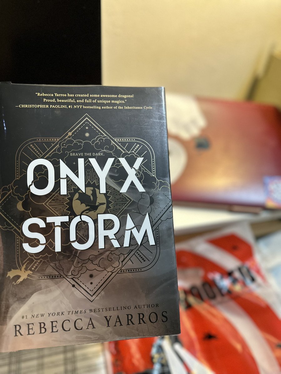 tragichero09's tweet photo. Finally got my copy of #OnyxStorm ! 🤩🔥 Wish we could just put the world w its unending politics, wars, &amp; agendas on hold while we get lost in our fave novel. ✨✨ 🫶🏻 #RebeccaYarros you amazing genius, wonder what surprises you have waiting this time to drive us all mad 😂 https://t.co/MoeO5aLTMW