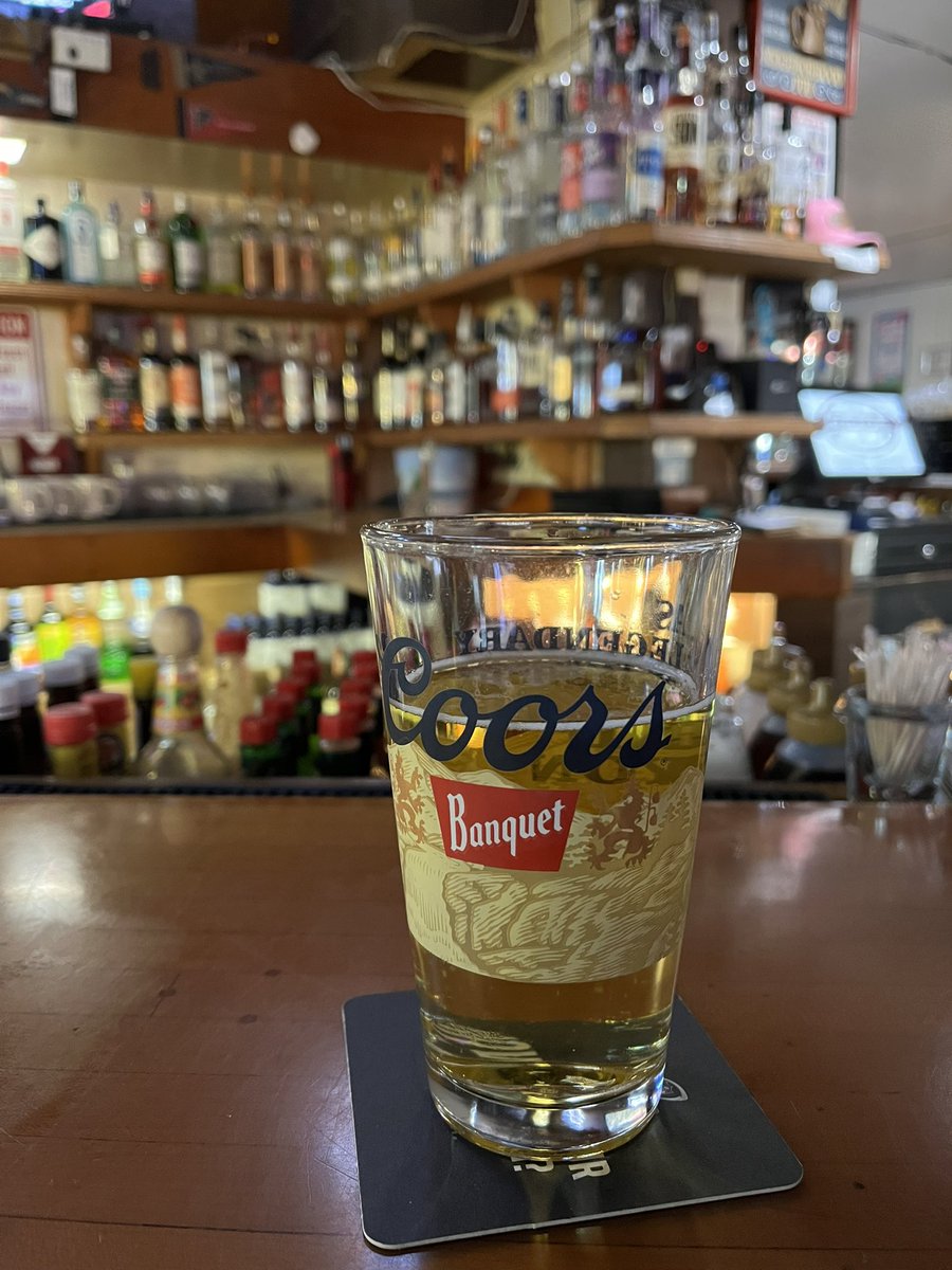 LikeRemyMartin's tweet photo. @ClueHeywood Meet us at Brass Rail for breakfast and beers before we head to the game you washed old man #BearDowm https://t.co/YA2R5Z1cDP