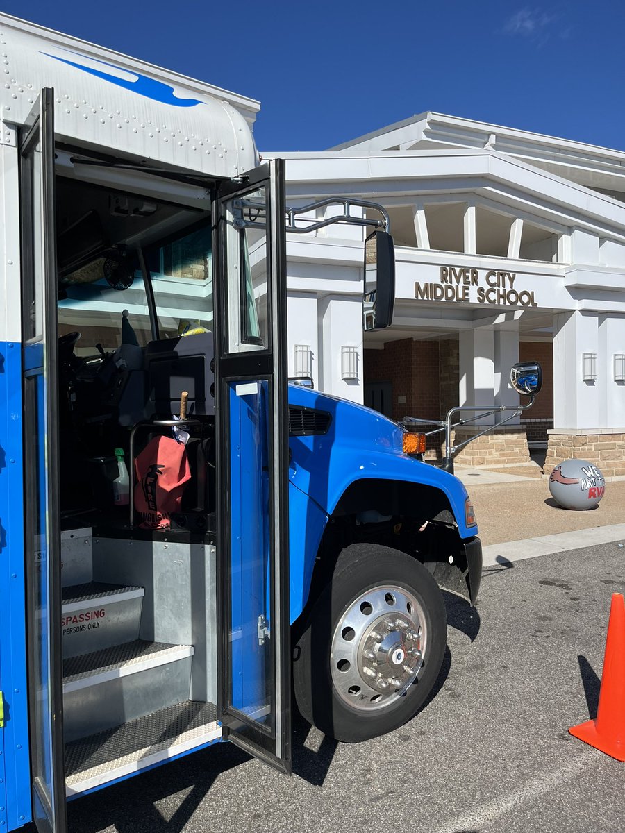Lit Limo (@litlimo) on Twitter photo Handing out books on a Saturday!!! <a href="/RPS_Schools/">Richmond Public Schools</a> <a href="/JasonKamras/">Jason Kamras</a> Handing out books on a Saturday!!! <a href="/RPS_Schools/">Richmond Public Schools</a> <a href="/JasonKamras/">Jason Kamras</a>