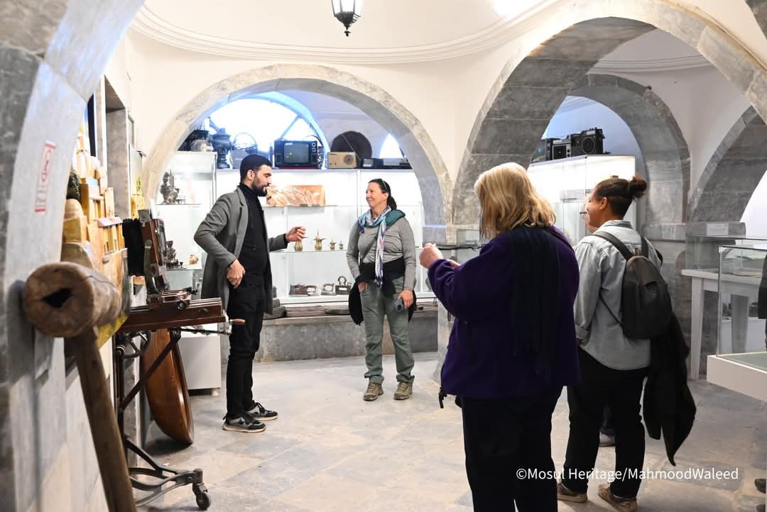 مجموعة من السياح من دول مختلفة في الموصل 

عندما اطلقنا شعار #الموصل_مدينة_سياحية قبل اربع سنوات كان حلماً 
واليوم هو حقيقة ونحن فخورون بتراث الموصل ان نساهم بإظهار جمالية الموصل من خلال استقطاب السياح إلى بيت التراث الذي اصبح قبلة لكل من يزور الموصل.

#تراث_الموصل_هنا_أقرب