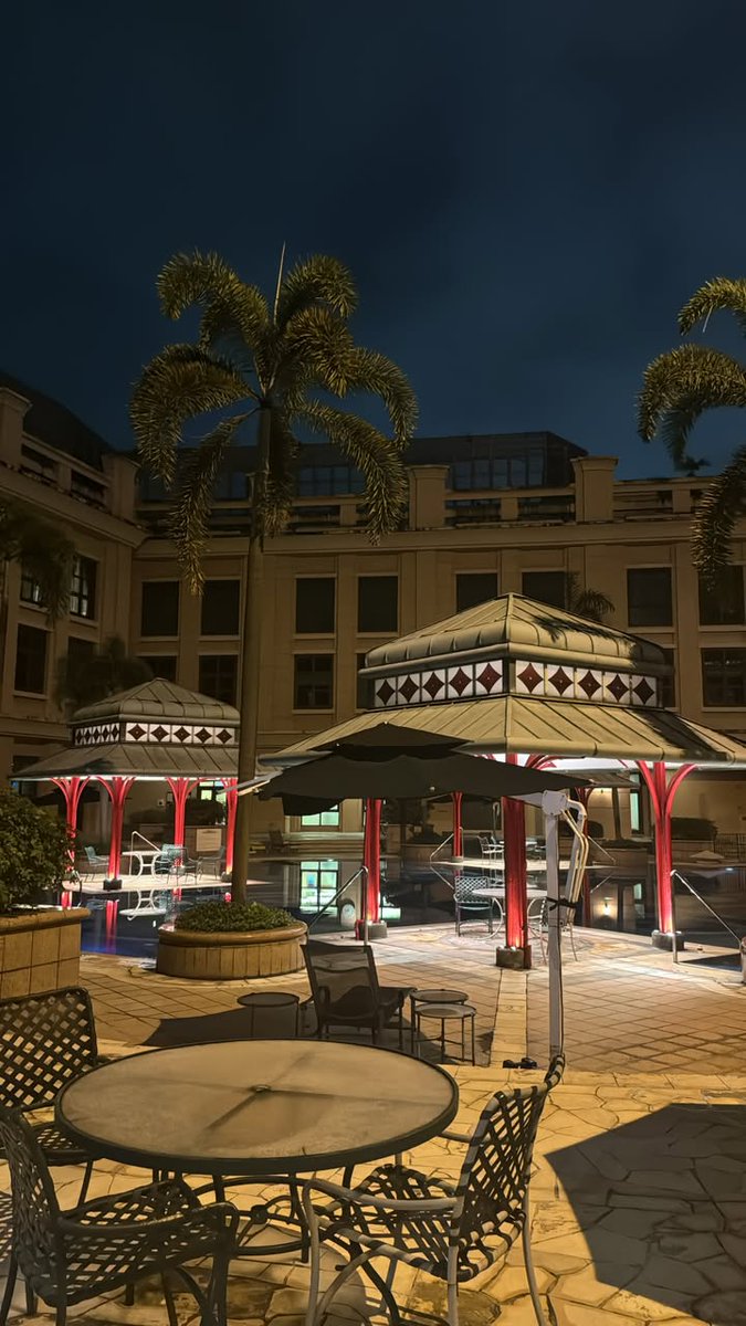 Evening relaxation with a selection of brews in a luxurious setting✌️🥰