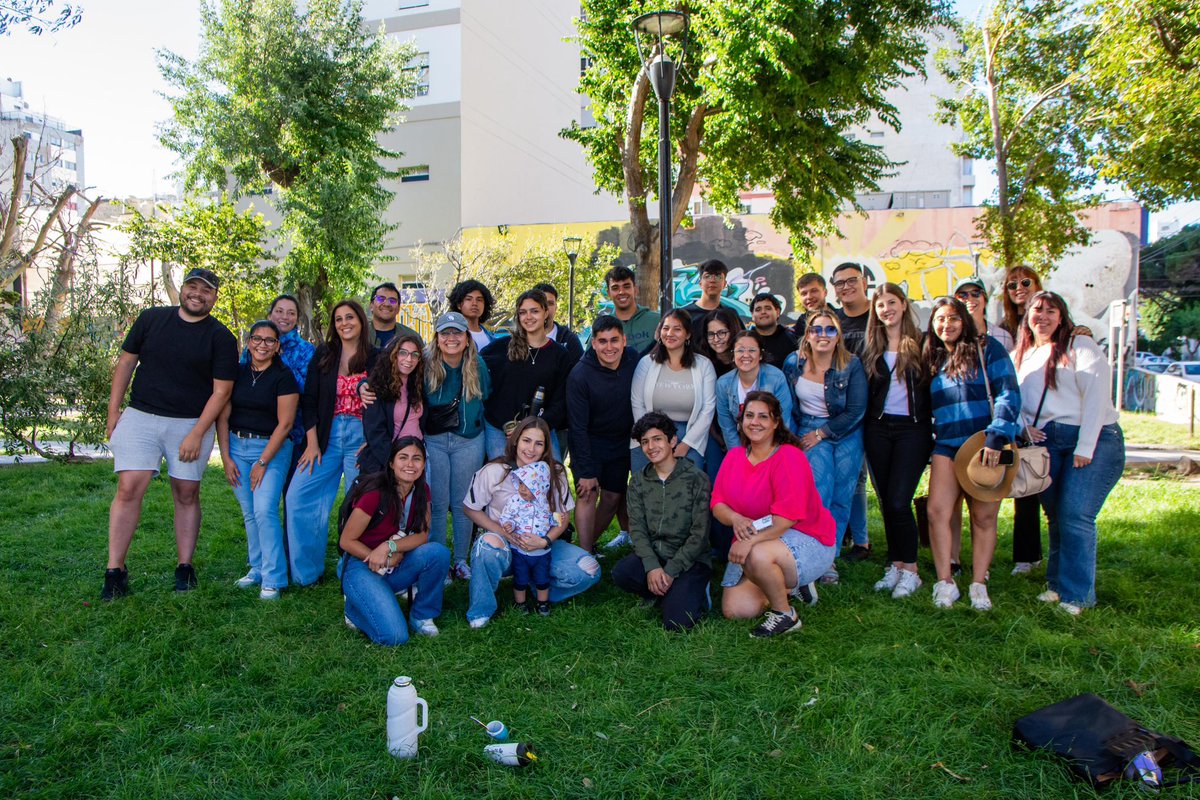 emafernaandez's tweet photo. Ayer compartimos una gran tarde con jóvenes comodorenses donde debatimos de los temas que les preocupan de la ciudad y el país. 

Es vital seguir incluyendo a los jóvenes en la discusión política para el desarrollo y el futuro de nuestro país. https://t.co/nF7lcZvFIq