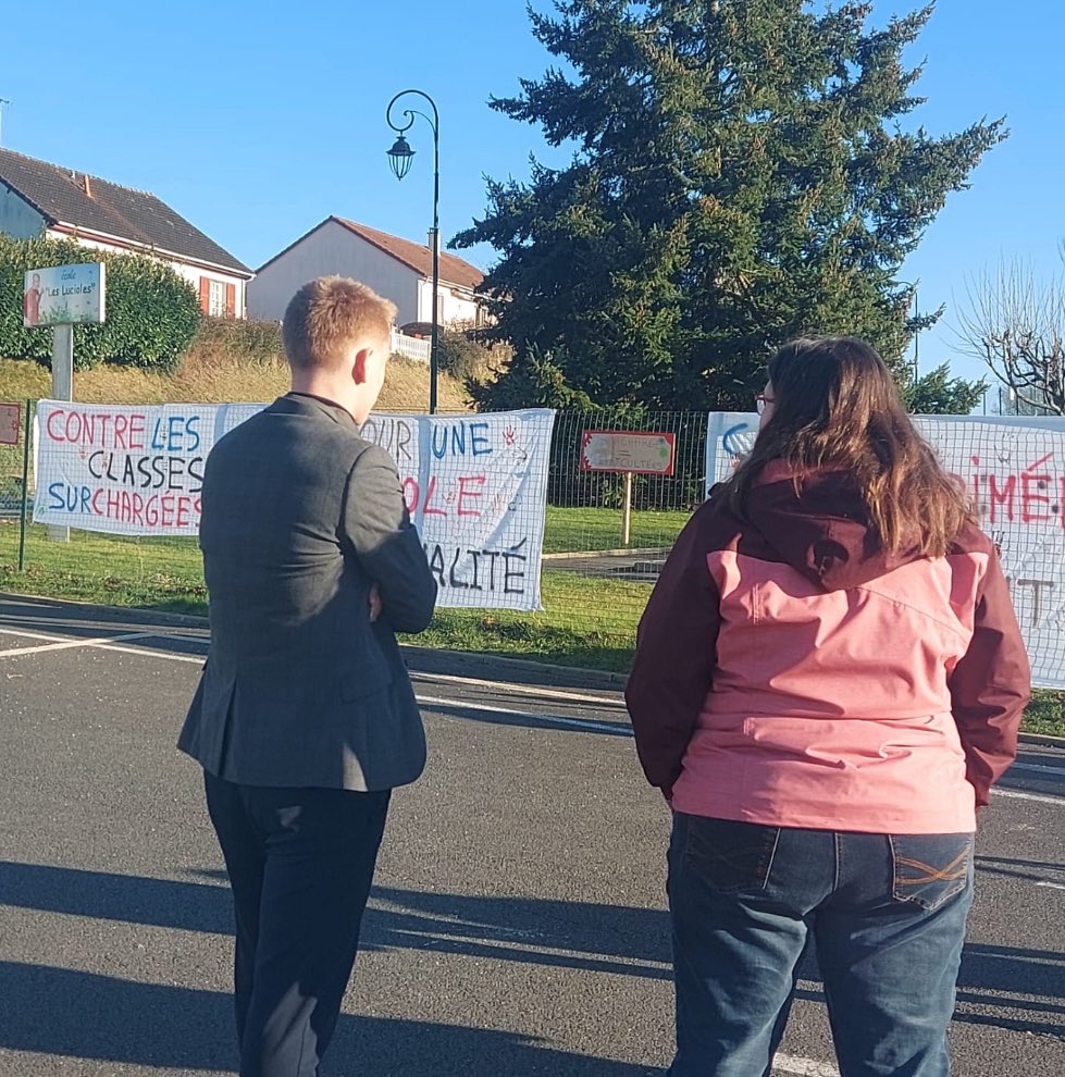 romain_lemoigne's tweet image. Soutien aux parents d’élèves de Luceau, qui se battent contre la fermeture annoncée d’une #classe en septembre.

Cette décision est incompréhensible : l’effectif sera au moins le même à la rentrée !

❌ Une fois encore, l’État bureaucrate sacrifie nos écoles rurales en #Sarthe !