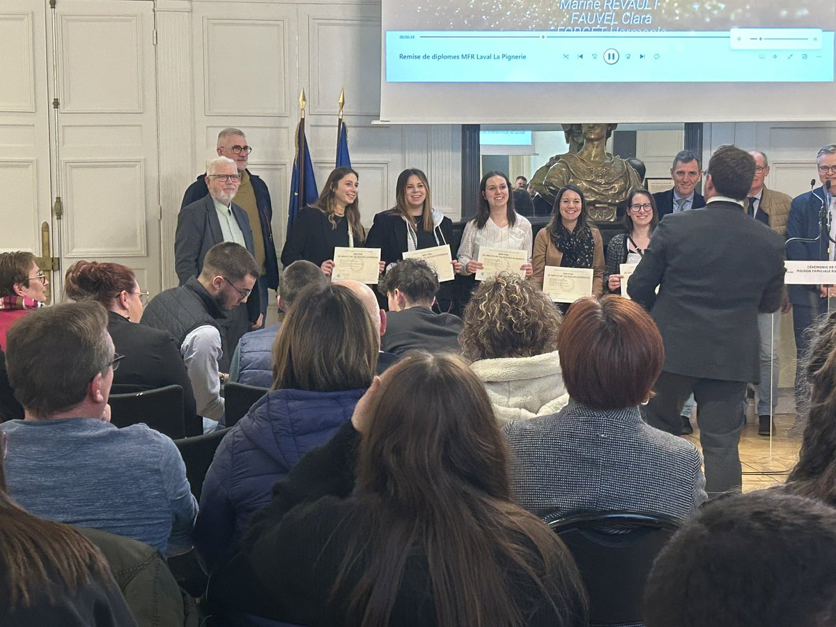 Félicitations à notre collègue Harmonie Forget, coordinatrice du <a href="/GLEAMPimms/">GLEAM - Pimms Médiation Mayenne Sarthe</a> qui a officiellement reçu son diplôme BTS Économie Sociale et Familiale 👏 💪 👩🏻‍🎓

Un aboutissement largement mérité !