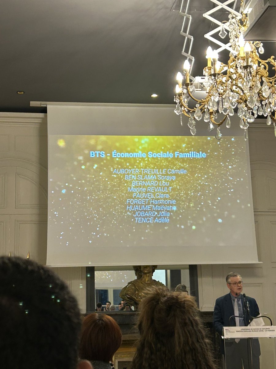 GLEAMPimms's tweet photo. Félicitations à notre collègue Harmonie Forget, coordinatrice du @GLEAMPimms qui a officiellement reçu son diplôme BTS Économie Sociale et Familiale 👏 💪 👩🏻‍🎓

Un aboutissement largement mérité ! https://t.co/q0MOXMclsH