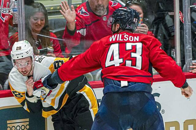 gopens_fphilly's tweet photo. Man I’ll miss Pettersson he really was a true Penguin. Such a talented defenseman and best of all he never backed down. I mean this mfer fought Tom Wilson and Nick Delauriers as possibly one of the skinniest defenseman out there. Hope you do well in Vancouver #MP28 https://t.co/Tr5i06LlD8