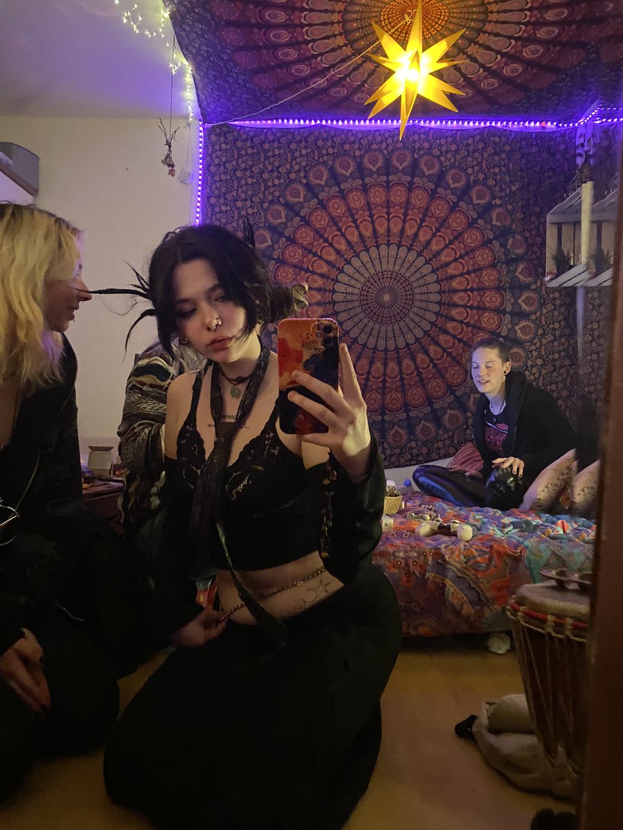 Heute darfst du meine getränkte übernehmen.💸
Sei still und dankbar 

#sklaven #Diener #zahlschwein #sissytransformation #Sissy #Herrin #Göttin #Domina #Goddess #femdom #Schweinepriesterin #Keuschhaltung #footfetısh