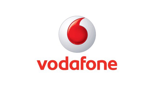 TCDSTV's tweet photo. Il vero protagonista della storia è la Vodafone #CePostaPerTe https://t.co/C7rdqL8wsh