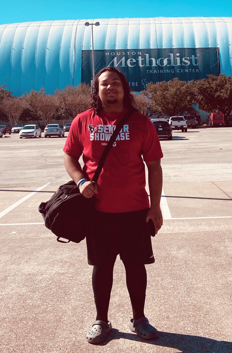 Thank you <a href="/SRfbshowcase/">srfbshowcase</a> for hosting the Senior Showcase! 🙏🏽 It was a great experience for me to be able to connect with coaches to get one step closer to finding my home 🏈 🏠  <a href="/CBHS_Recruits/">Clear Brook HS Recruits</a> <a href="/CBWolverineFB/">Clear Brook Football</a>