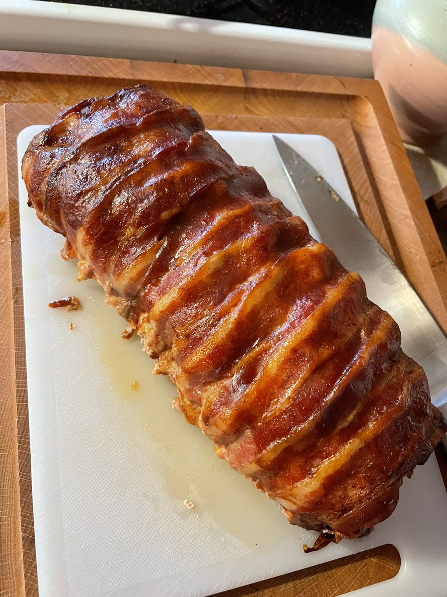 Chefstevewilson's tweet image. Tonight the fam wanted meatloaf… so I made bacon wrapped meatloaf!
I love me some winter comfort food 👀
Now the dreaded dish duty!
#ChefLife 
#ChefAtHome