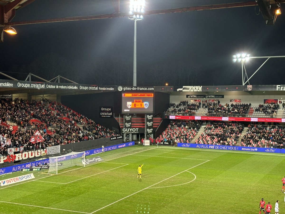 JulienBzhh's tweet photo. 🏟️ Stade de Roudourou, Guingamp.
Un match assez fermé pour ce choc de haut de tableau de L2.
Les parisiens l’emportent sur le plus petit des scores.
#EAGPFC https://t.co/70ivZtJ0cq