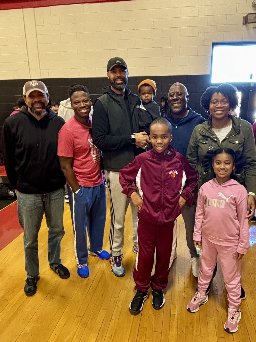 MetricDManning's tweet image. #MaverickDean hanging in these streets with #Spring97 as we got out to watch Lil’ Evan win the city championship with his team! #MavDad #NUPES #TheVillage