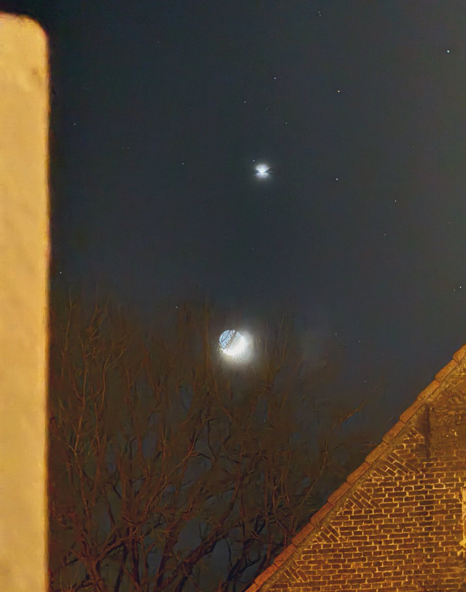 janfmVI's tweet photo. Afsnee Communal Churchyard
โClair de Luneโ
#nn
#Afsnee, Gent ๐ง๐ช
#photooftheday #photography
#streetphotography
#moon #venus
#VenusPhotography
#vrtweer https://t.co/hMadjKsu3Z