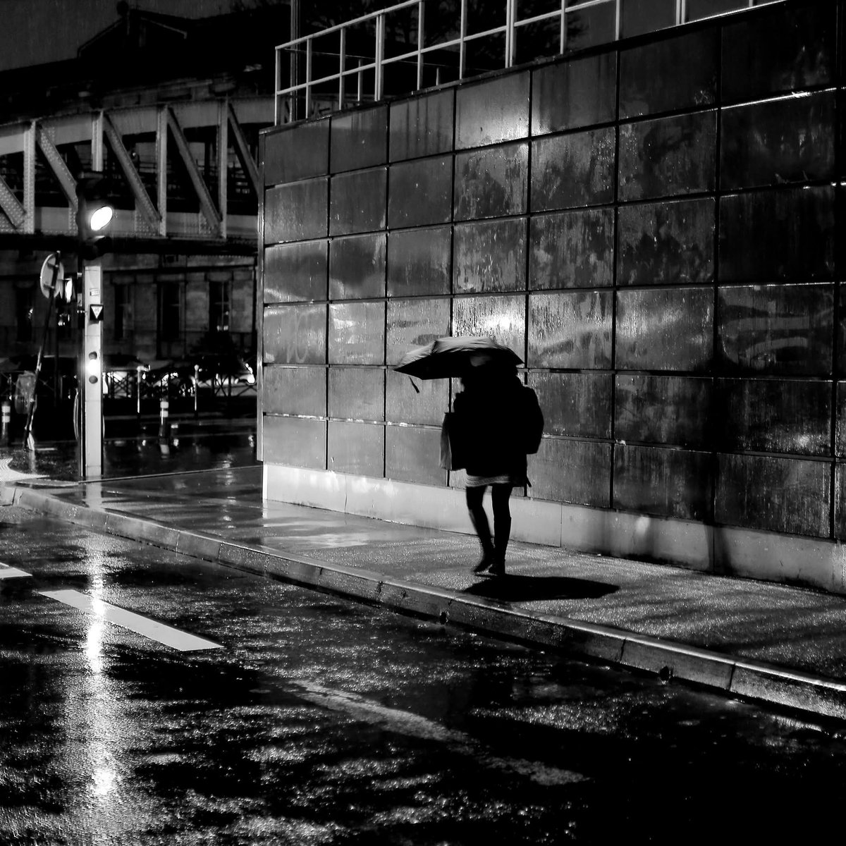 colinesss's tweet photo. Along the bright wall
#streetphotography #street #blackandwhite #Paris #pascalcolin #canon #50mm https://t.co/E2K9rj5Ktx