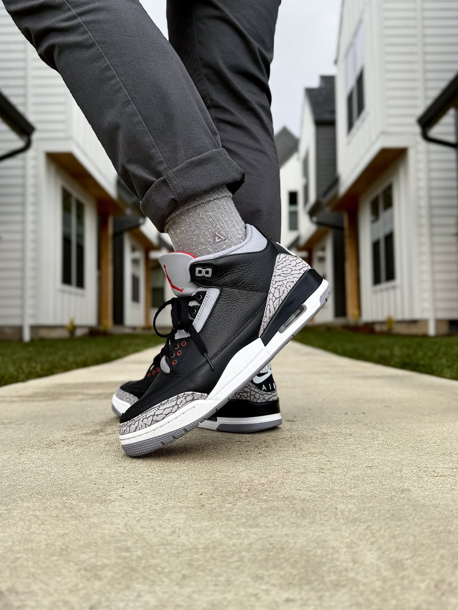 Craignoicecube's tweet photo. In this world concrete flowers grow.
#KOTD 👟 Jordan 3 “Black Cement”
c/o @nikestore @jumpman23 #SNKRS
#SNKRSLive #InMyJs #WatchTheSwoosh https://t.co/gAyOaNuXxx