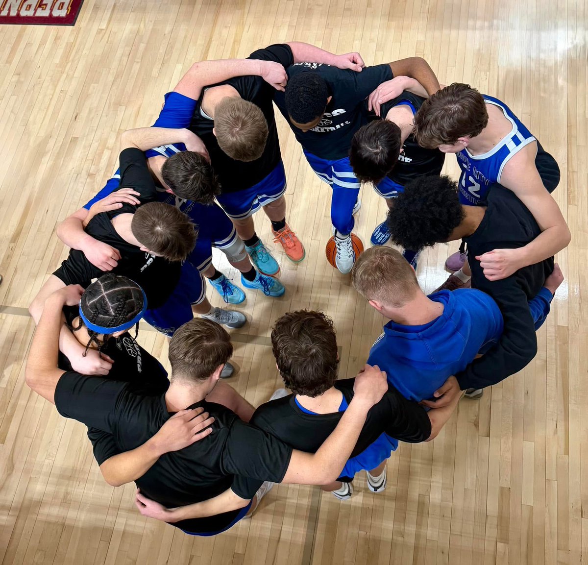 🚨GAMEDAY🚨

📍GCCS

🆚Fairfield Christian

⏰ JV-6:00  Varsity- 7:30