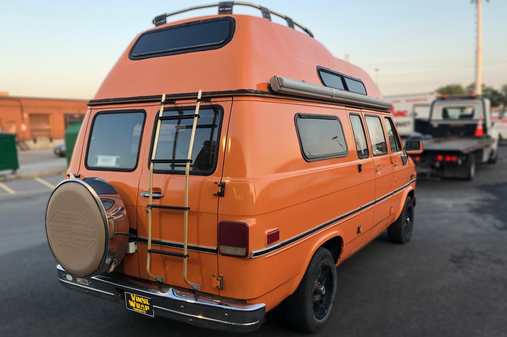 vinylwraptdot's tweet photo. 🎬🚐 This 1989 Chevy Van G20 Getaway just got a full makeover! 

Want to transform your ride? Let’s make it happen!

https://t.co/1dMnPum4rB

#ChevyVanG20 #GetawayCamper #ColorChangeWrap #VintageVan #VanLife #CustomWrap #MovieSetCar #VehicleTransformation #AutoWraps https://t.co/Typu5k1rHO