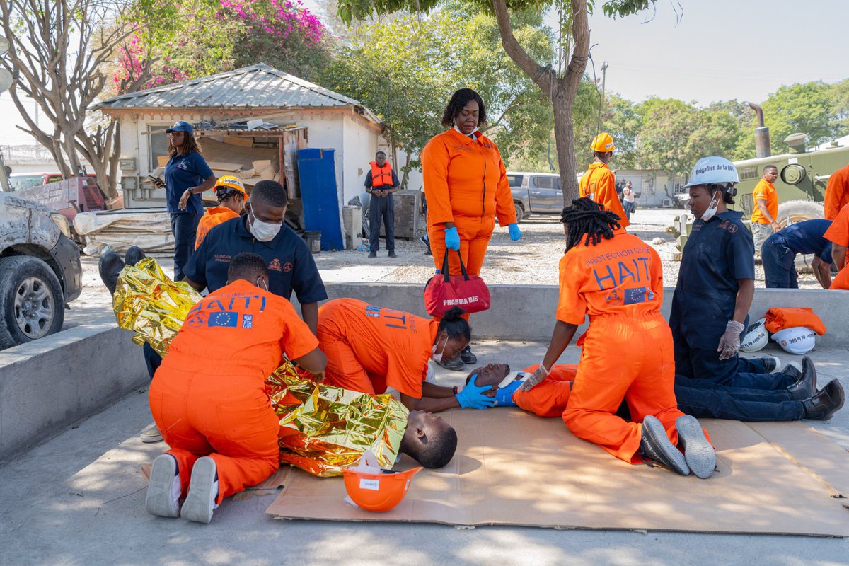 Pwoteksyonsivil's tweet photo. @IOMHaiti reste un partenaire clé dans nos actions de protection et d’assistance aux communautés en situation d’urgence. 

Ensemble, nous renforçons la résilience et la réponse humanitaire pour des milliers d’Haïtiens. 
#Grd #Prévention #preparation #Haïti https://t.co/UUY2AZRy8b
