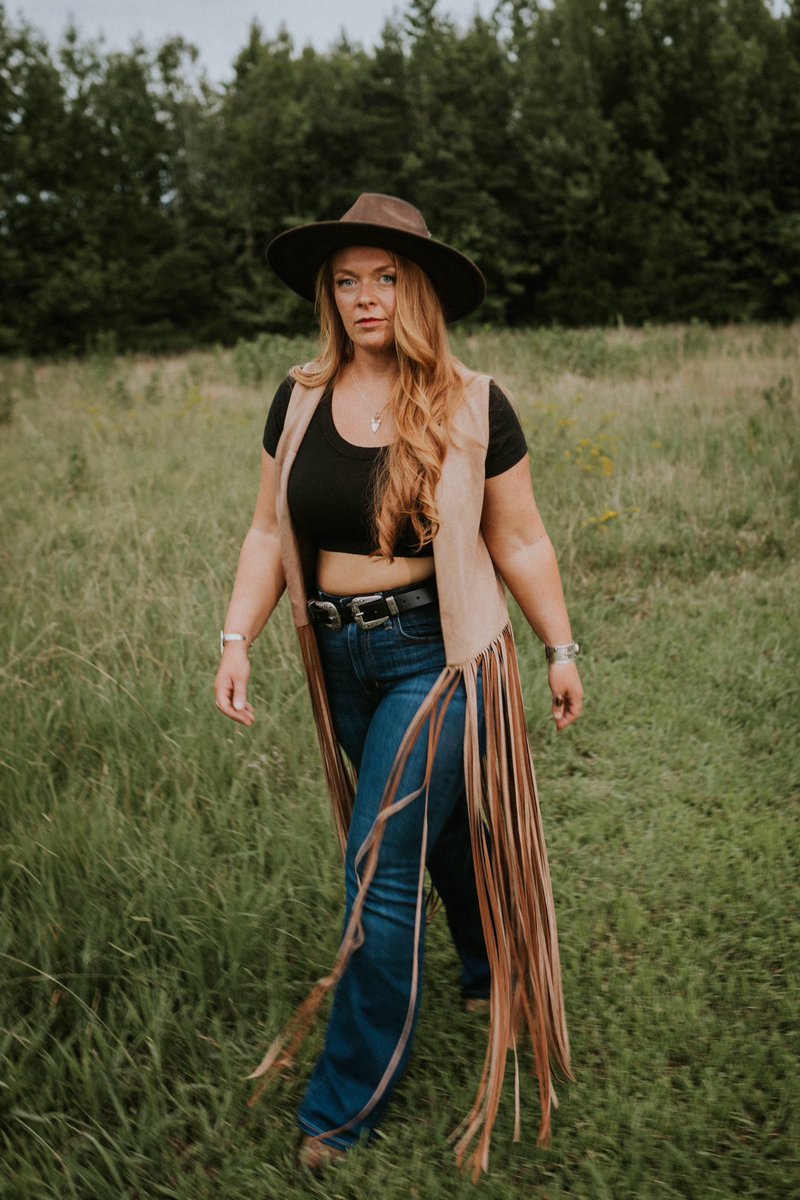 kawilkinsmusic's tweet image. “In the midst of chaos and destruction, there is an undeniable beauty in the formation of a tornado.” 🌪️ – John Smith

Devoted- limited edition vinyl &amp;amp; other merch available @ goldship.store &amp;amp; kristywilkins.com
.
.
.
#NewMusicAlert #womenofcountry #CountryMusic