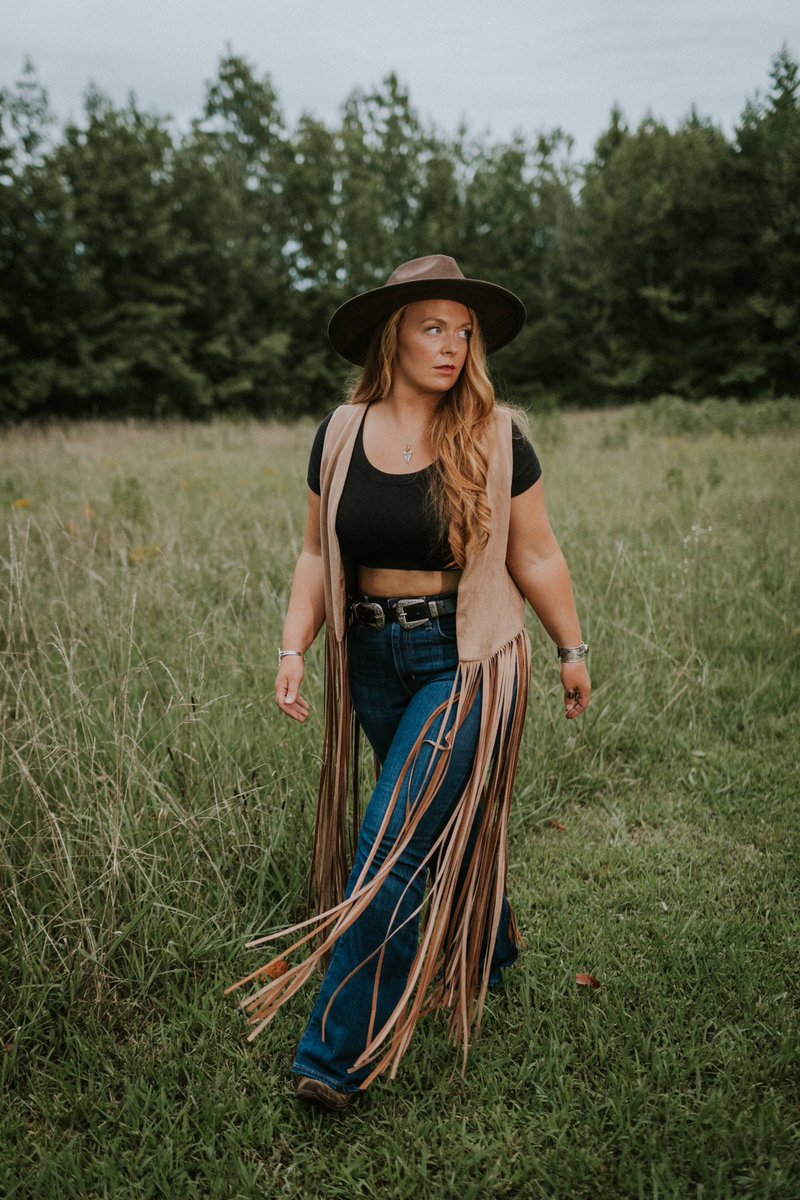 kawilkinsmusic's tweet image. “In the midst of chaos and destruction, there is an undeniable beauty in the formation of a tornado.” 🌪️ – John Smith

Devoted- limited edition vinyl &amp;amp; other merch available @ goldship.store &amp;amp; kristywilkins.com
.
.
.
#NewMusicAlert #womenofcountry #CountryMusic