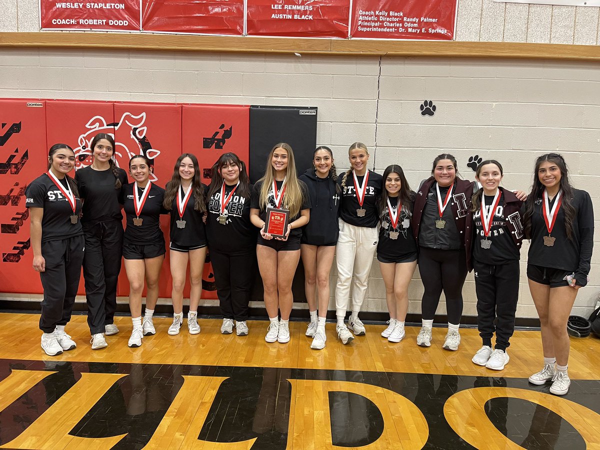CoachTonyRamon's tweet photo. Three Rivers Bulldog Bash is in the books. Varsity Boys are the Team Champions 🥇 and our Varsity Girls get Team Runner Up 🥈!!!  Thanks to Three Rivers and Coach Garcia for hospitality and great meet!!  #CCLondonPower #LiftHeavy https://t.co/7ttAlZTT9N
