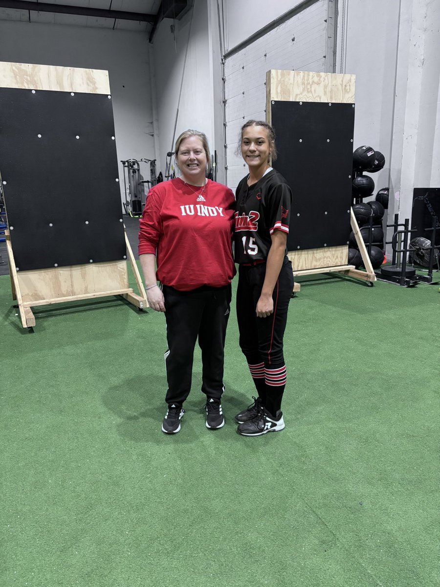 I had a fun time last night at <a href="/IUINDY_SBALL/">IU Indy Softball</a> hitting camp! Thank you coaches <a href="/CoachMandy13/">Mandy Sansbury🥎</a> and <a href="/Beirne_10/">Elisabeth Beirne</a> for this camp. Thank you for the new drills to do. Hope to be back! Go jaguars!! 🐆