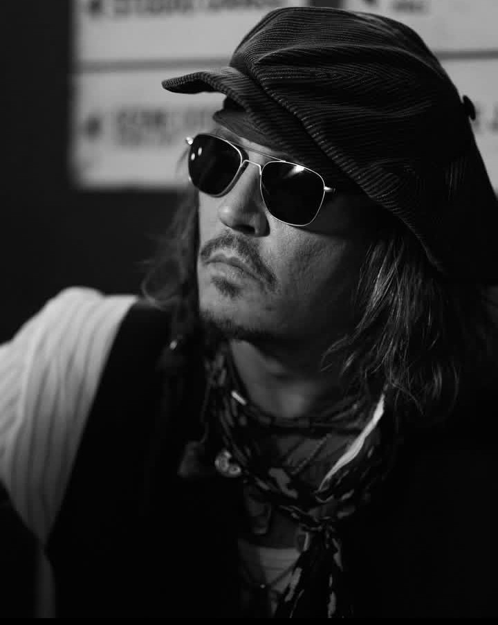 JDepp29973's tweet photo. https://t.co/azfllFMCLd