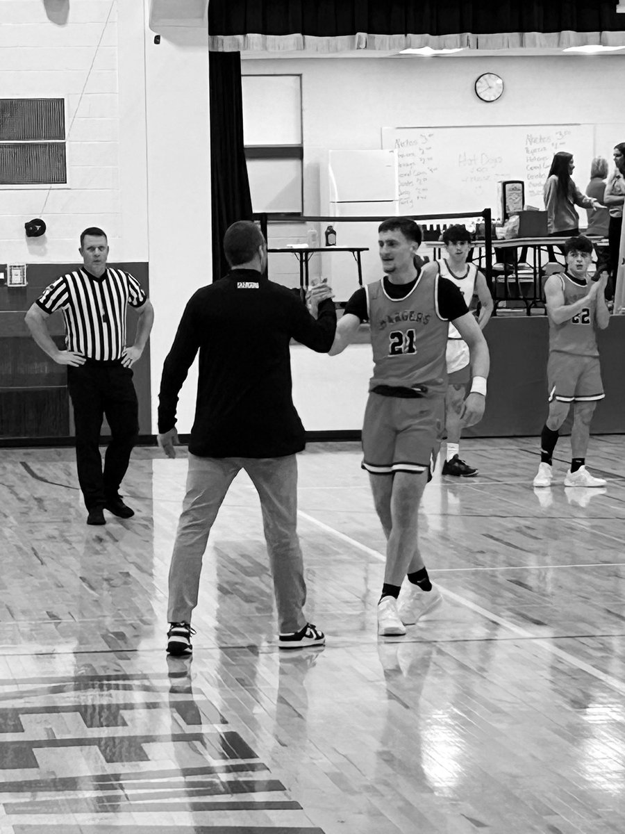 Lots have seen this picture, but we are super proud of Kelby eclipsing 1000 points in his career at North Montgomery. Very few players have accomplished the feat. More work to do tonight.