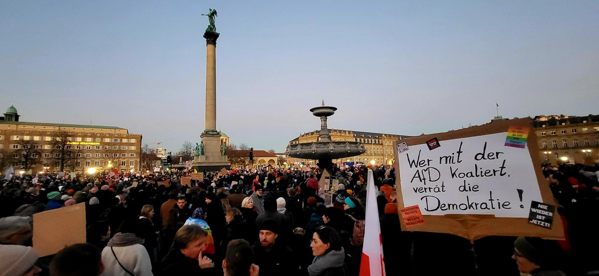 #Brandmauer mit 44.000 Menschen in #Stuttgart