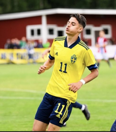 serboscout's tweet photo. @umigre1892 🇸🇪🇷🇸 | Milian Oberg • Malmo • 08/LW

The generation born in 2008 is very talented in the wing positions, after Merx, Obradović, Rajakovac and Zečević, now Oberg has also appeared

He plays for Sweden u17 https://t.co/pGp1O4SFxy