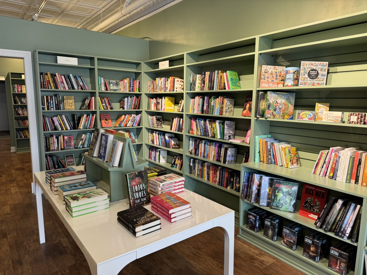 Robert K. Elder (@robertkelder) on Twitter photo Just opened! The new Dandelion Bookshop in Oak Park, right on Oak Park Avenue (across the street from Maya Del Sol).
It’s where I bought <a href="/laurenviera/">Lauren Viera</a>’s excellent book, “The 500 Hidden Secrets of Chicago.”
dandelionbookshop.com
amzn.to/3Eitd6l Just opened! The new Dandelion Bookshop in Oak Park, right on Oak Park Avenue (across the street from Maya Del Sol).
It’s where I bought <a href="/laurenviera/">Lauren Viera</a>’s excellent book, “The 500 Hidden Secrets of Chicago.”
dandelionbookshop.com
amzn.to/3Eitd6l