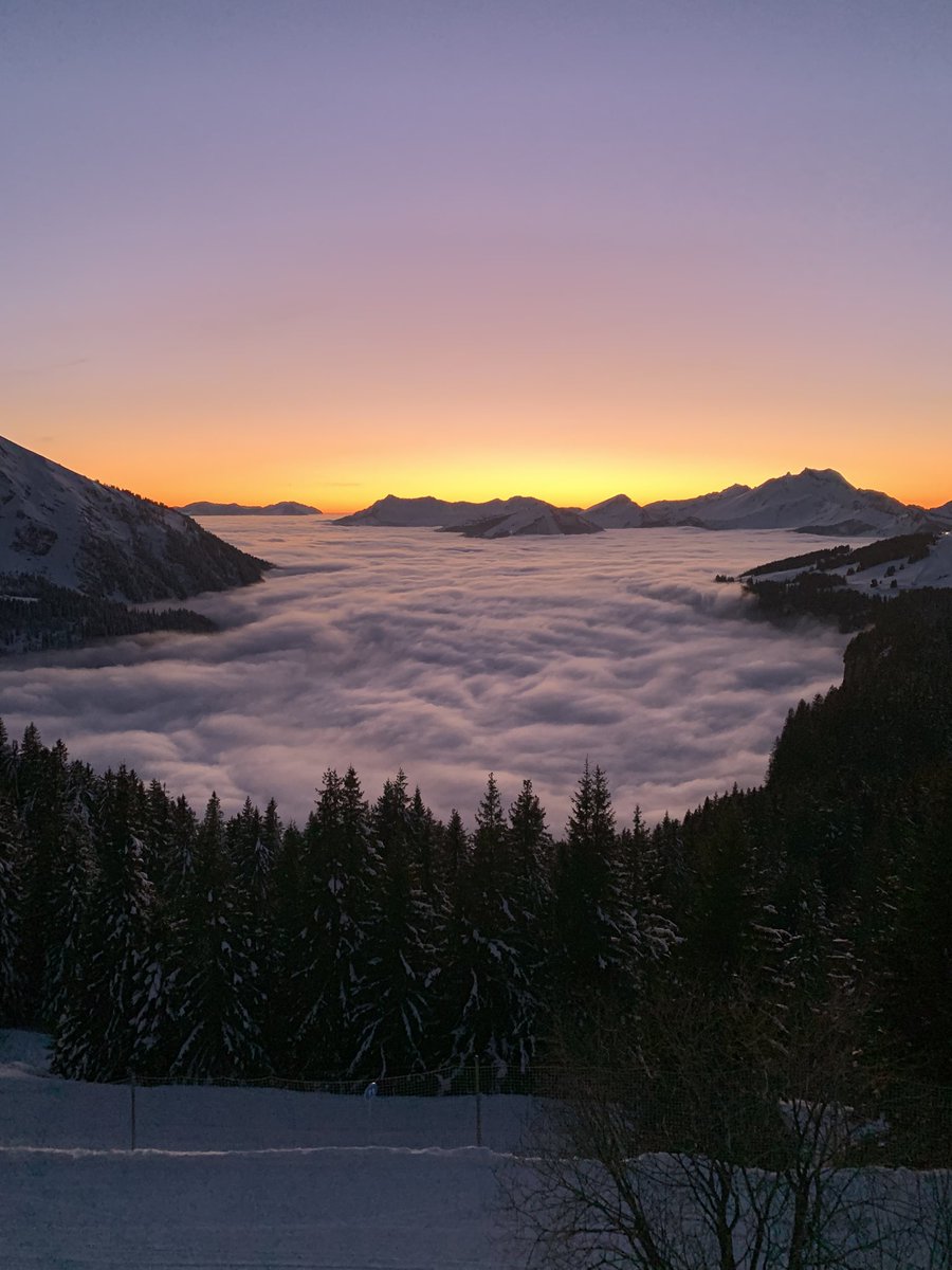 High above the clouds in Avoriaz. ⛷️
