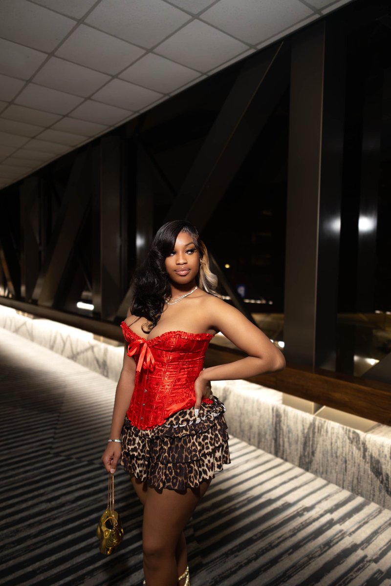 _lanetha__'s tweet photo. A nigga canโt boss me up, when we met I was already bossy ๐๐. #25tomorrow #2/2 #twentyfineeee https://t.co/FOXhBlfVfc