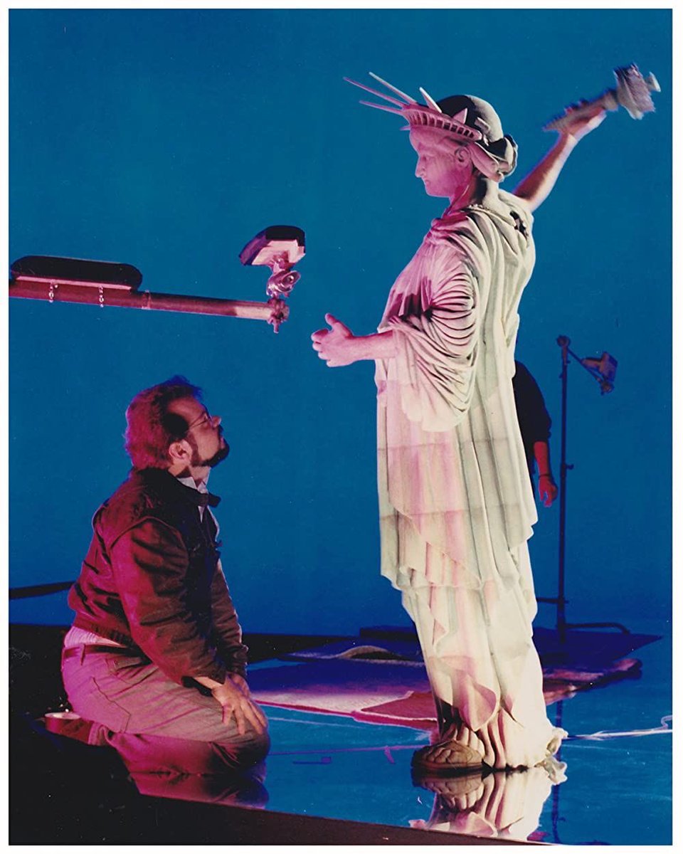 BobaFettANHSE's tweet image. I’m guessing this blue screen shoot is from #ghostbusters2 #filmmaking #behindthescenes🎬