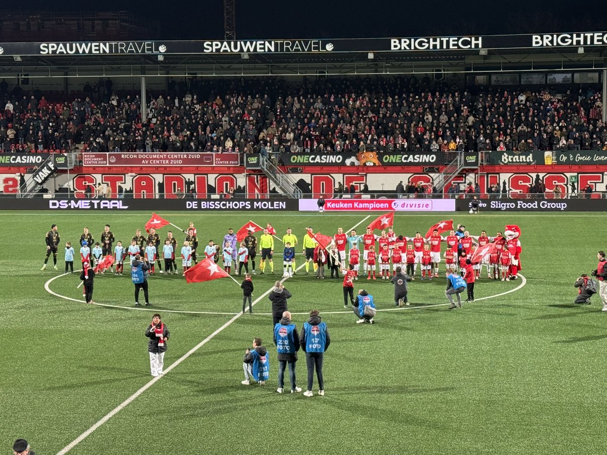 EigenwijzeTine's tweet photo. Make us proud πͺπ»ππ€βοΈ Come on @RodaJCKerkrade
#mvvROD #ComeOnJC #RodaJCKerkrade #nulviervijf #derby https://t.co/6yBI2msFml