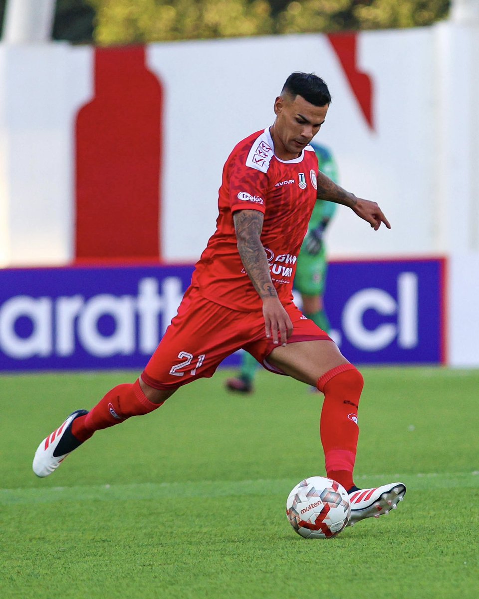 +3 y seguimos arriba! 👊🏼

Muy contento por el resultado y el rendimiento del equipo, sabemos que hay detalles para mejorar pero siempre es mejor hacerlo ganando. Ahora a pensar en <a href="/Cruzados/">Universidad Católica</a>. 

Vamos <a href="/ulcsadpoficial/">Unión La Calera SADP</a>! 🔴⚪️