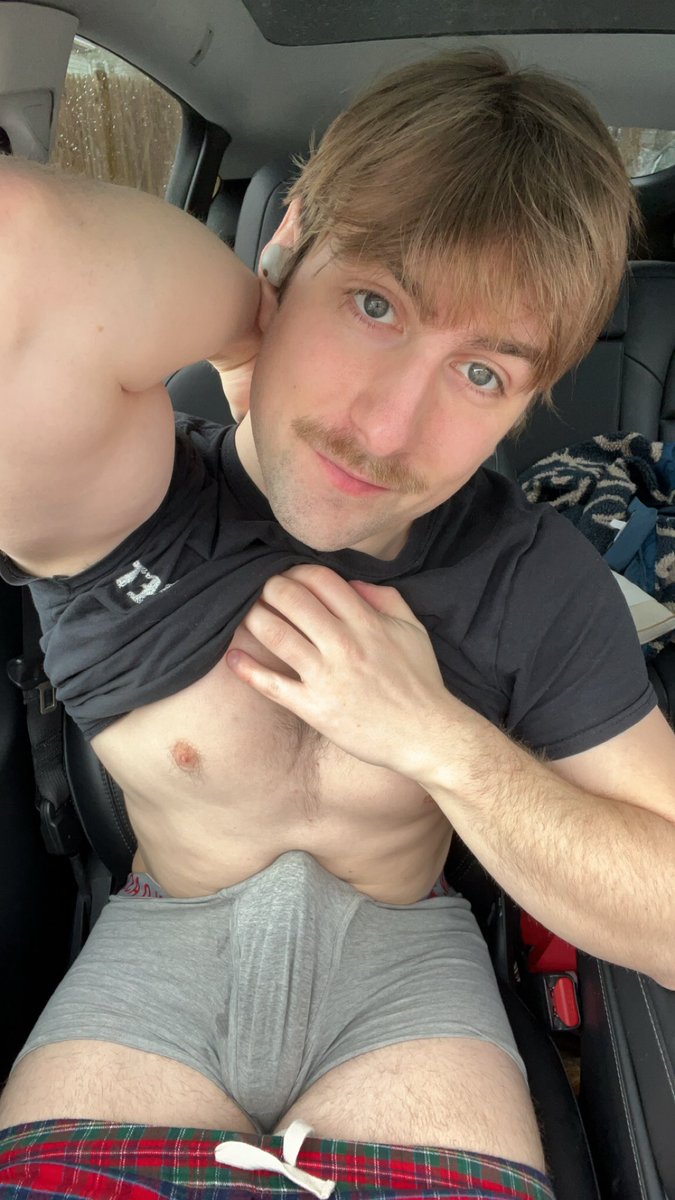 jjuddsons's tweet photo. say “CarPlay” if you’d let me play with you in your car 😂 https://t.co/Q97QrDMFNX