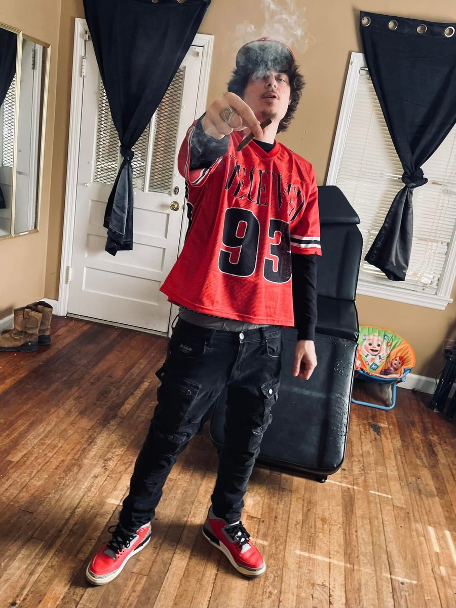 1TrapBills's tweet photo. I done sold everything every drug A to Z ❤️💊
Custom Deceived this shi 1 of 1 made for me ❌🧢 #LLKey23🕊️
#BackOutside! 2/7 ♒️ https://t.co/NQXYQjampm