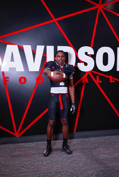 NorthMeckFB's tweet photo. ‘25 OLB/S Jahmir Davis - @Jaytooreall on his official visit to @DavidsonFB ‼️

@Coach_Thakkar @coach_ahles @CoachVereen @StevieCoach @CoachBlakeOL https://t.co/zVkRjZcdgH
