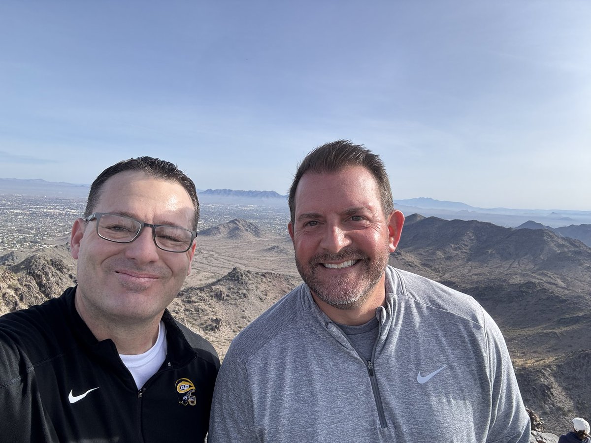 Started the day off with a hike to the top of Pistewia Peak in Phoenix, AZ.  Now time to watch <a href="/kgeorge003/">Kendal :)</a> &amp; <a href="/SIUEWBB/">SIUE Women’s Basketball</a> take on Western Illinois!