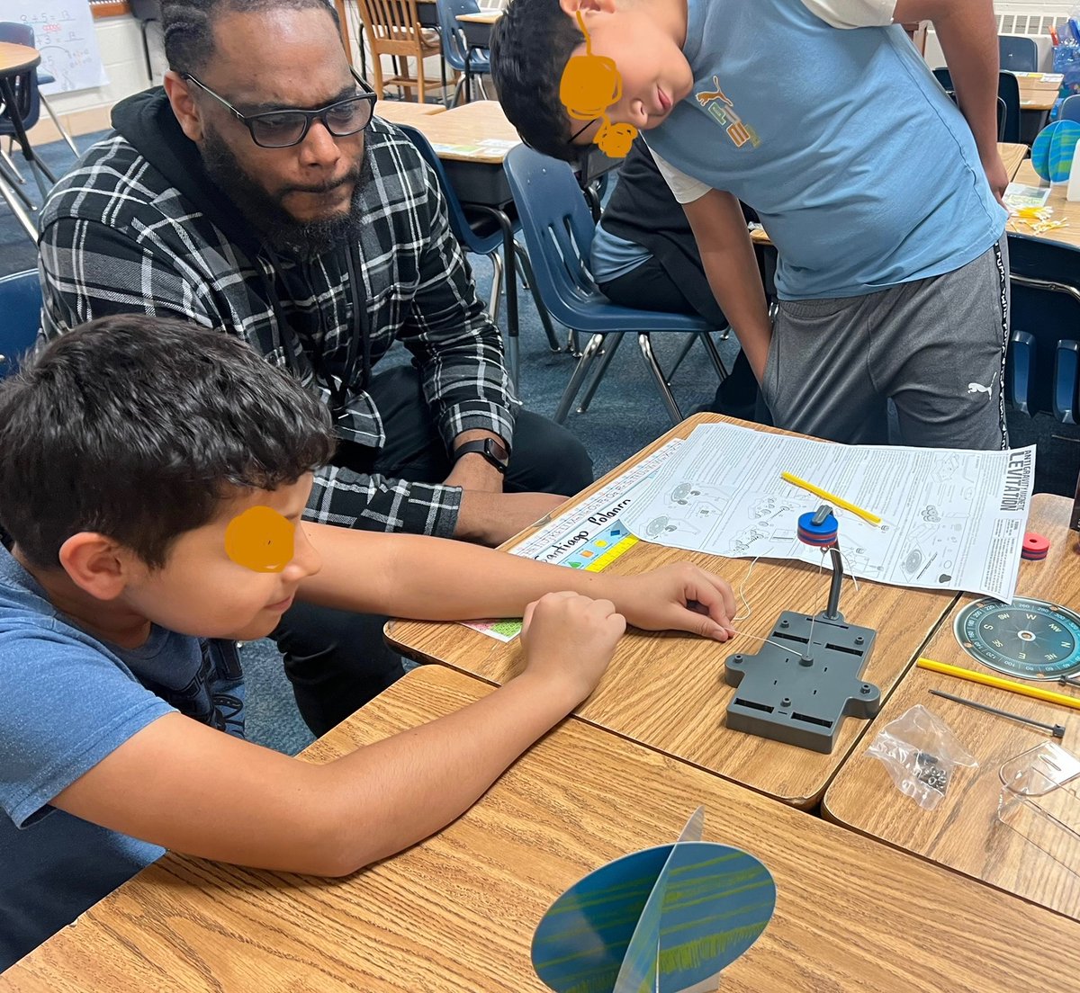 TeneiceT's tweet photo. 2️⃣0️⃣2️⃣5️⃣Math &amp; Science Night for the win🔬🧪🧮.  Planning phase to delivery… Special shout out to all of our Jaguar future 👩🏽‍🔬 &amp; 👨🏻‍⚕️🩺. https://t.co/HJnmVOr6BH